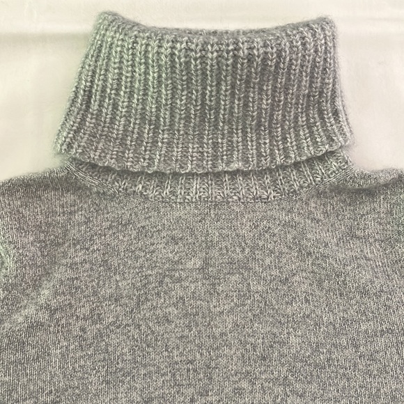 Ann Taylor Gray-Marled Cashmere Turtleneck Sweater, M, Excellent Condition. - Picture 2 of 10